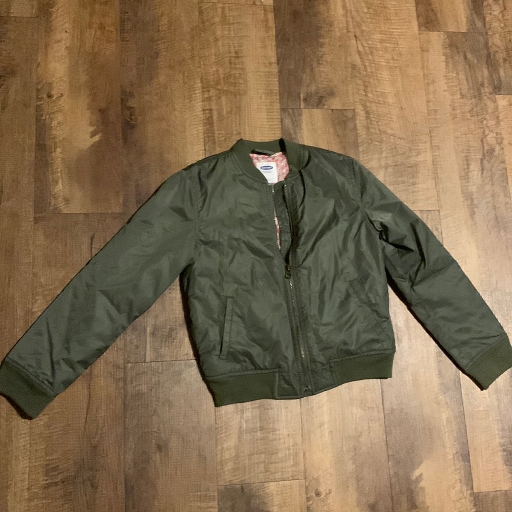 Girls Sz 8 old navy jacket. EXCELLENT condition. Never worn.